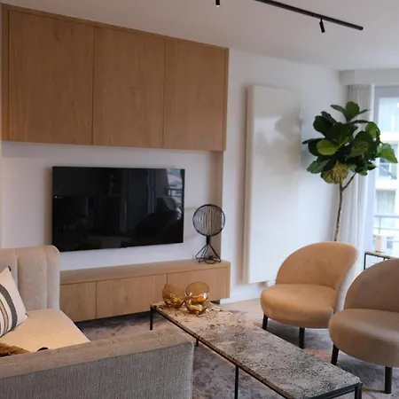 Gezellig Vernieuwd Dichtbij Het Rubensplein, *